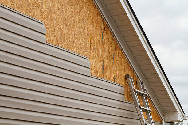Professional Siding Replacement technician working in Bentonville, VA